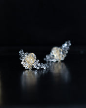 Load image into Gallery viewer, Drops of light earrings - gold color