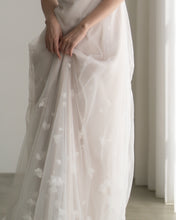 Load image into Gallery viewer, Flower tulle slender dress