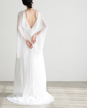 Load image into Gallery viewer, Back-flare long-sleeve dress