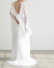 Load image into Gallery viewer, Back-flare long-sleeve dress