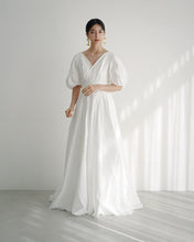 Load image into Gallery viewer, Balloon sleeve dress