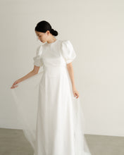 Load image into Gallery viewer, Satin puff sleeve slender dress