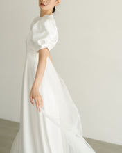 Load image into Gallery viewer, Satin puff sleeve slender dress