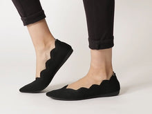 Load image into Gallery viewer, scallop pattern / WHITE