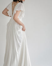Load image into Gallery viewer, Flare sleeve dress