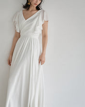 Load image into Gallery viewer, Flare sleeve dress