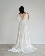 Load image into Gallery viewer, Flare sleeve dress