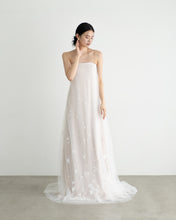 Load image into Gallery viewer, Flower tulle slender dress
