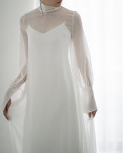 Load image into Gallery viewer, Long-sleeve High‐necked dress
