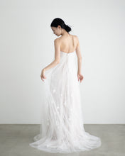 Load image into Gallery viewer, Flower tulle slender dress
