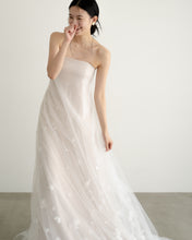 Load image into Gallery viewer, Flower tulle slender dress
